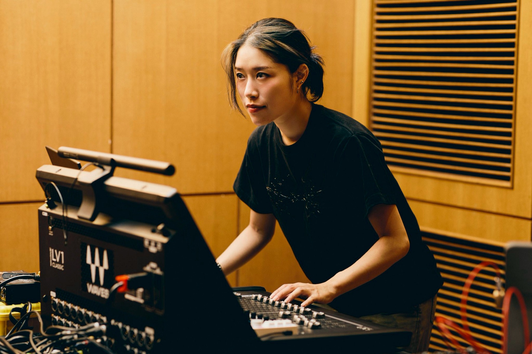 音響オペレーターの現場作業